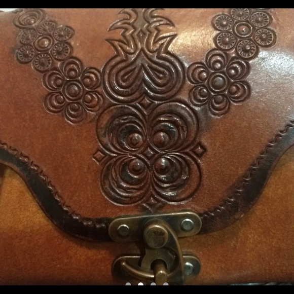 One of a kind vintage leather saddle purse - Picture 2 of 4